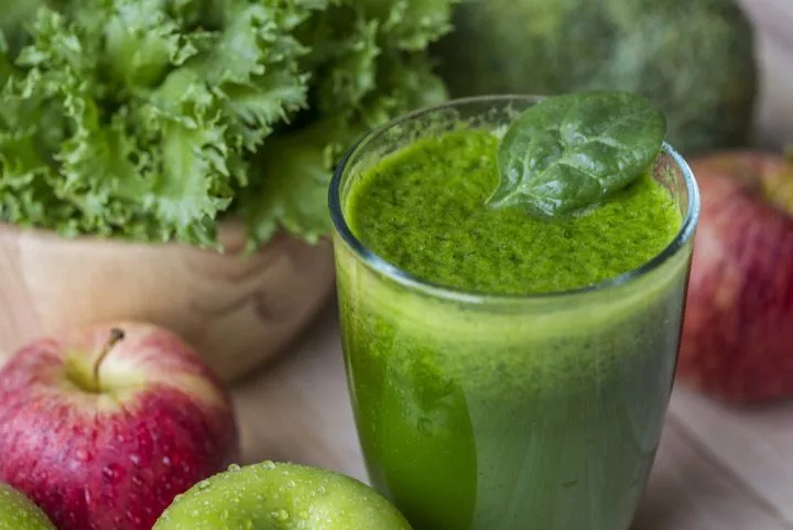 kale and apples next to a green juice smoothie - summer and recovery