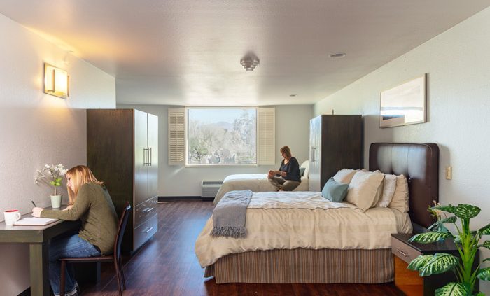 clients in lovely bedroom - Cottonwood Tucson behavioral health and addiction treatment