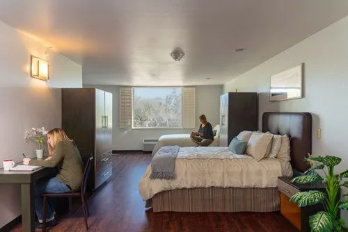 lovely bedroom with two female clients - Cottonwood Tucson residential treatment center for addiction and behavioral health