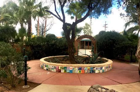 courtyard at Cottonwood Tucson - mental health and addiction treatment center in Arizona