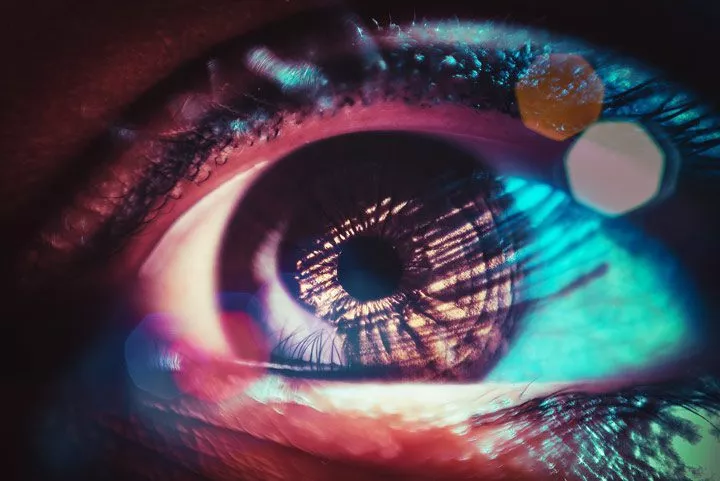 closeup image of eye with lens flare - brainspotting